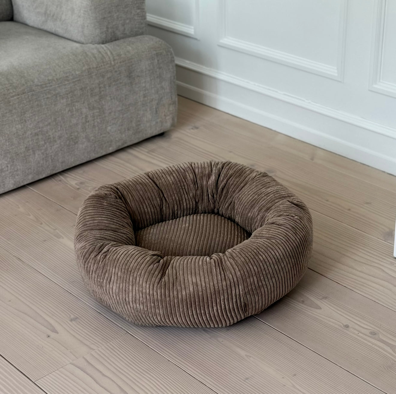 Elva kurv - Lys brun i bred fløjl - Medium 65 Ø