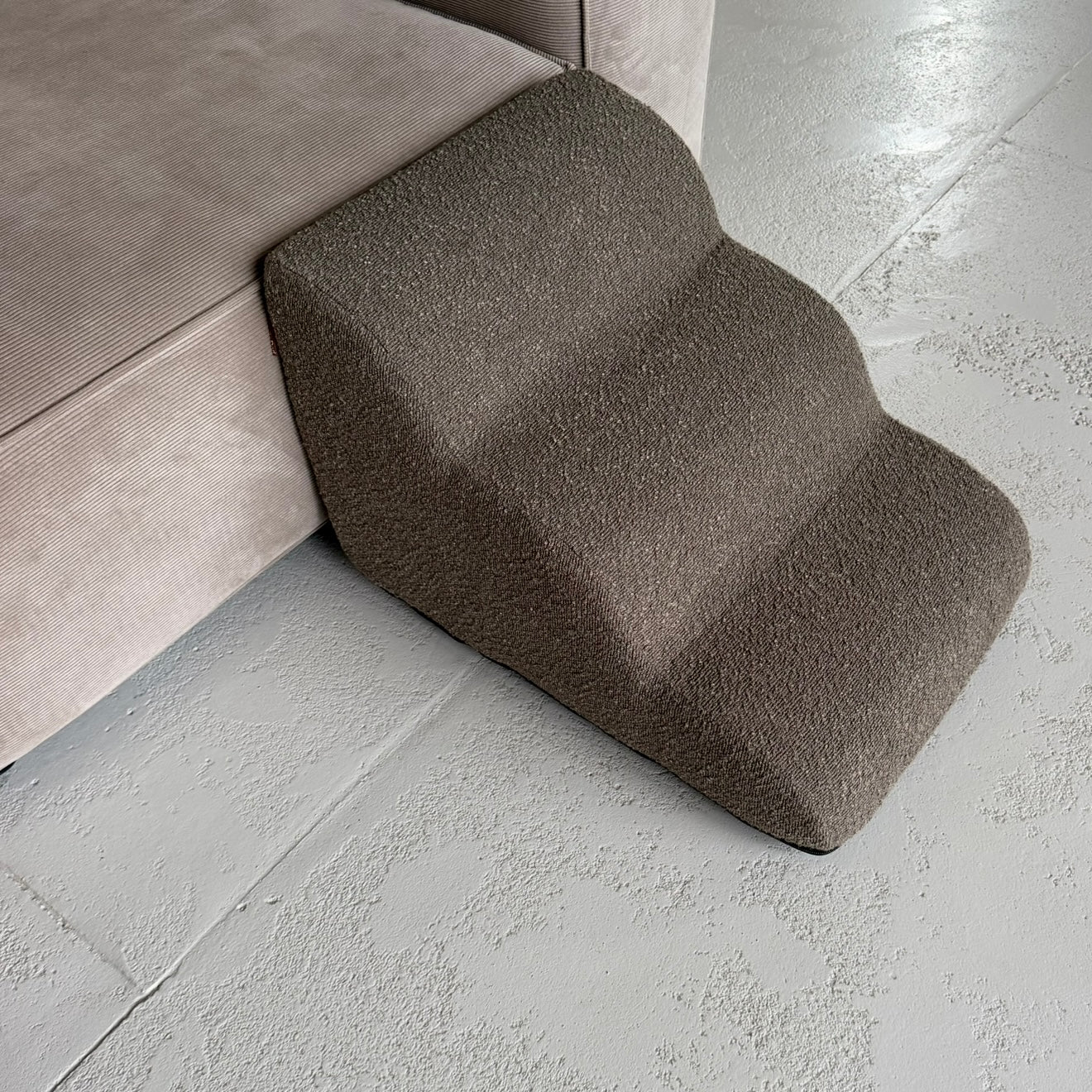 Trappen m. Aftageligt betræk / mørk brun Bouclé - 38 cm